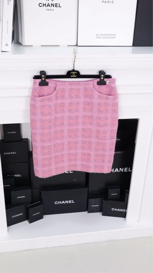 Chanel 24P粉色格纹斜纹软呢两口袋半裙-3