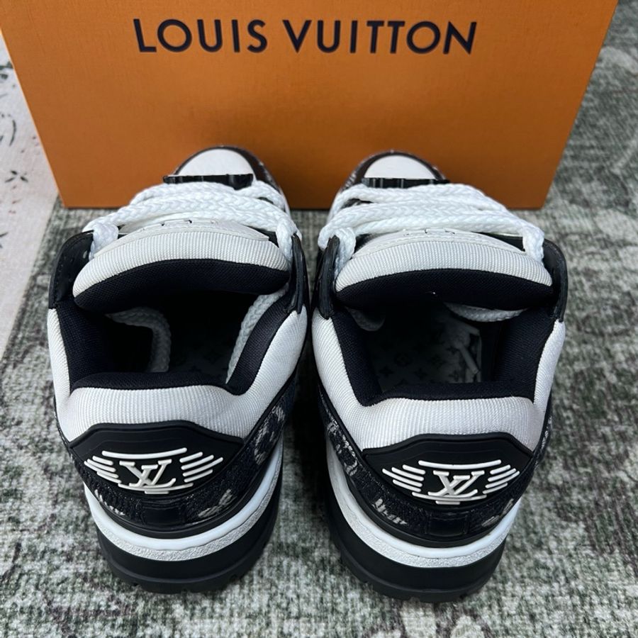 LOUIS VUITTON Trainer Maxi 小胖丁壓紋印花 耐磨 低幫 板鞋 男女同款 黑白色 38碼。-3
