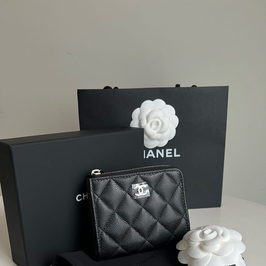 全新🩷Chanel 經典菱格紋粒紋小牛皮L拉鏈短夾-1