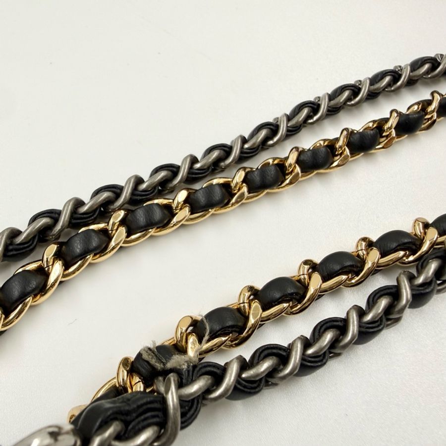Chanel🫶🏼黑色菱格紋揉製牛皮小號流浪包A91810-9