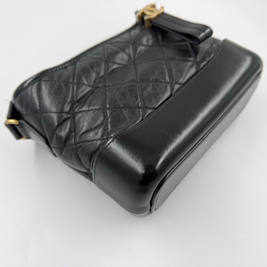 Chanel🫶🏼黑色菱格紋揉製牛皮小號流浪包A91810-14