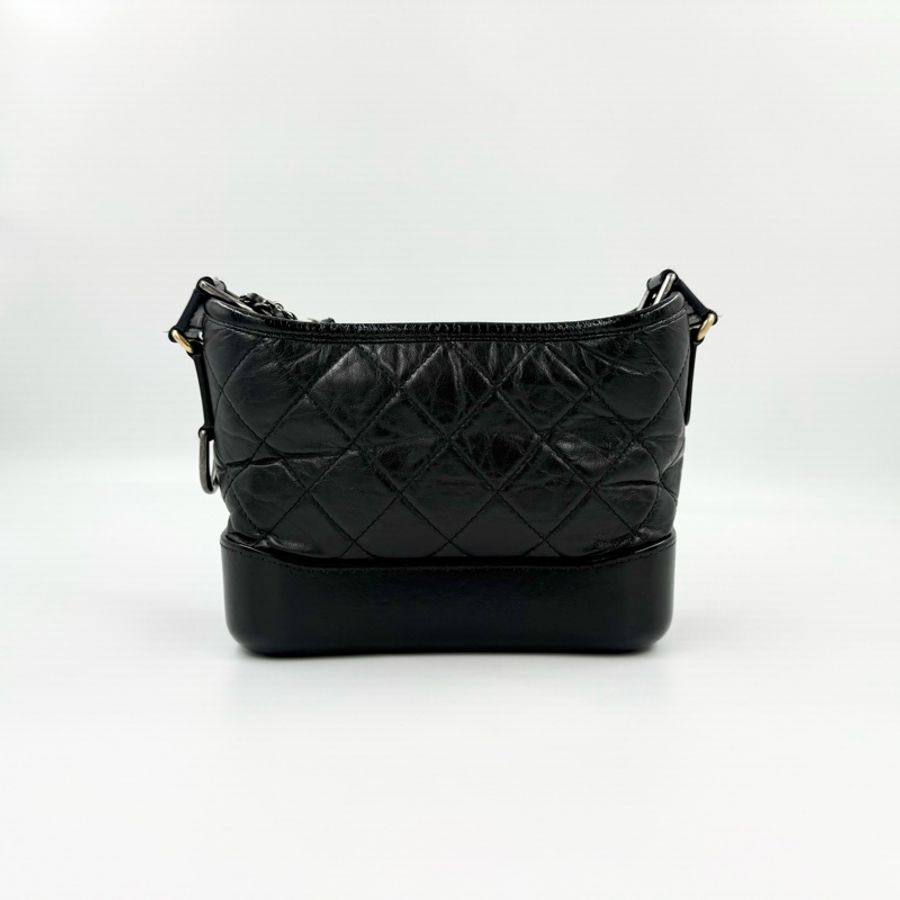 Chanel🫶🏼黑色菱格紋揉製牛皮小號流浪包A91810-2