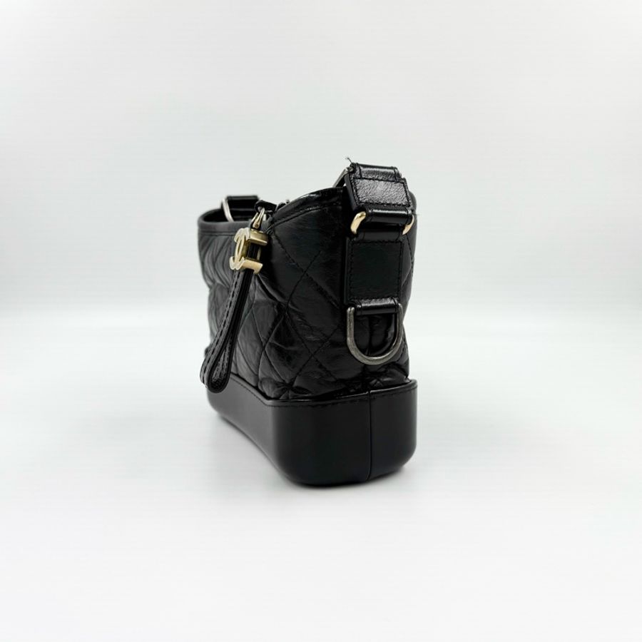 Chanel🫶🏼黑色菱格紋揉製牛皮小號流浪包A91810-3