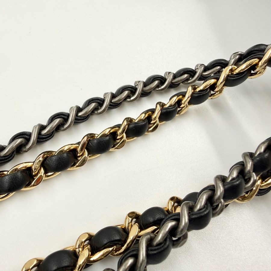 Chanel🫶🏼黑色菱格紋揉製牛皮小號流浪包A91810-8