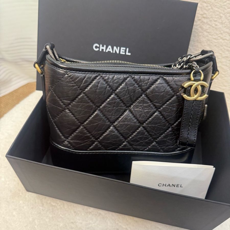 Chanel黑色菱格紋揉製牛皮小號流浪包-6