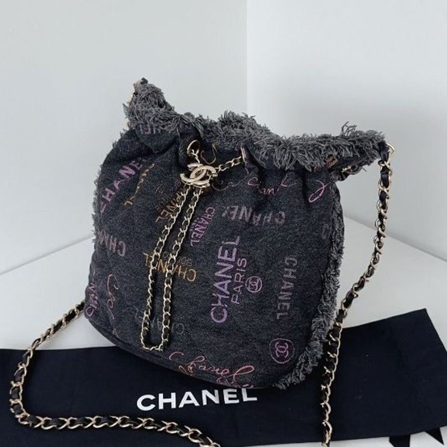 近新品 香奈兒/Chanel 黑丹寧牛仔小號 抽繩鏈條水桶包 芯片款-2