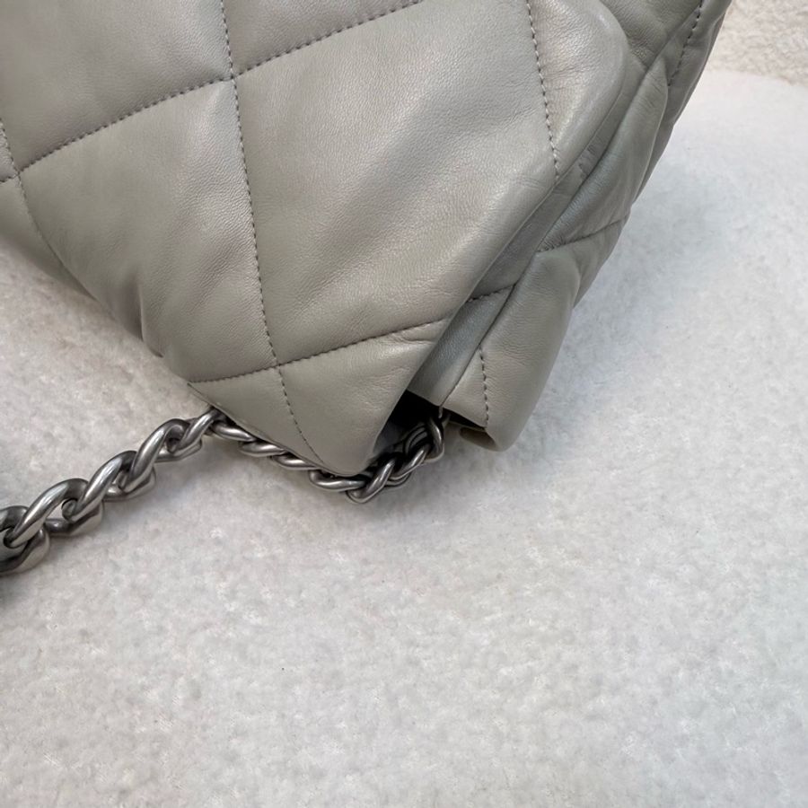 Chanel鼠尾草灰羊皮銀釦19中號鏈包-8