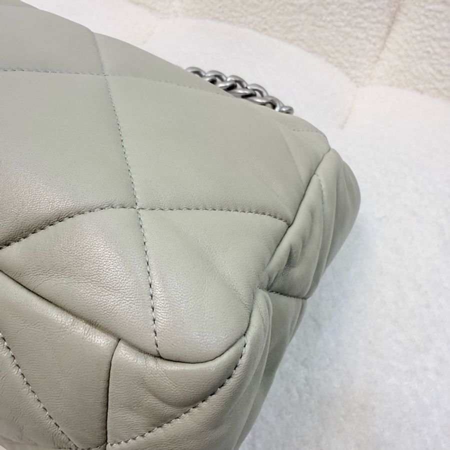 Chanel鼠尾草灰羊皮銀釦19中號鏈包-10
