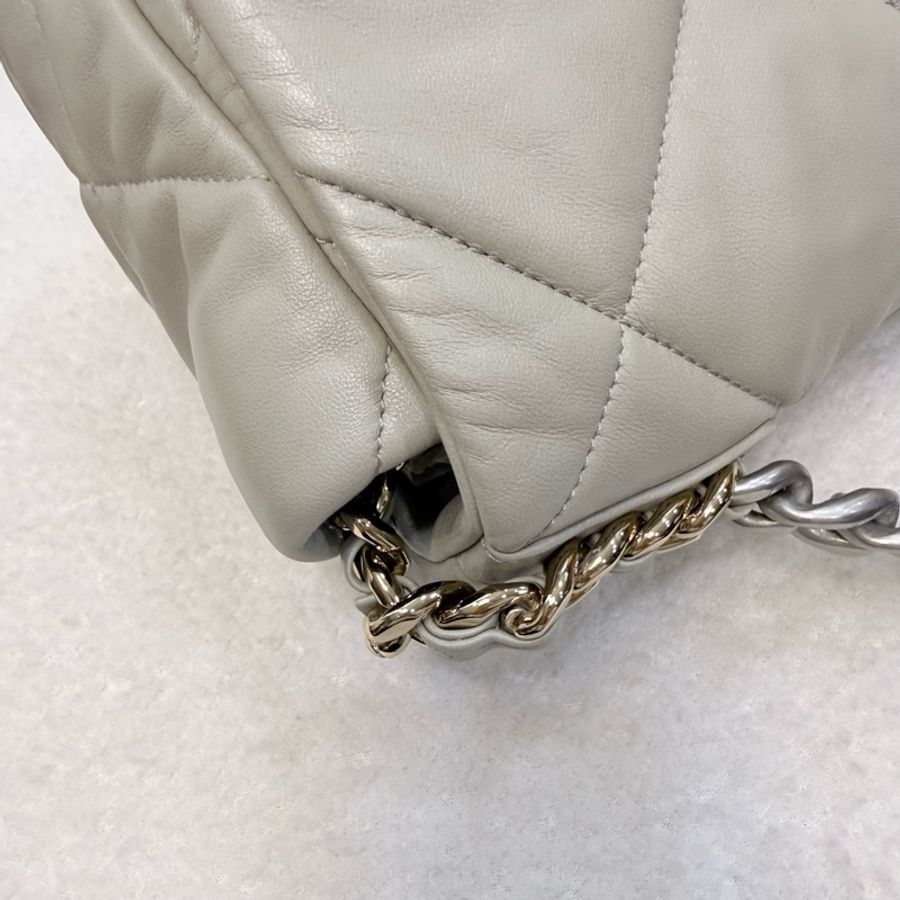 Chanel鼠尾草灰羊皮銀釦19中號鏈包-13