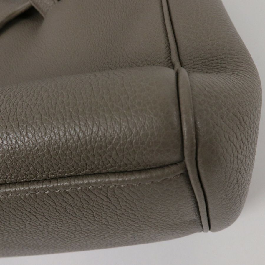 CELINE 牛皮皮革Soft 16 Small肩背袋-9