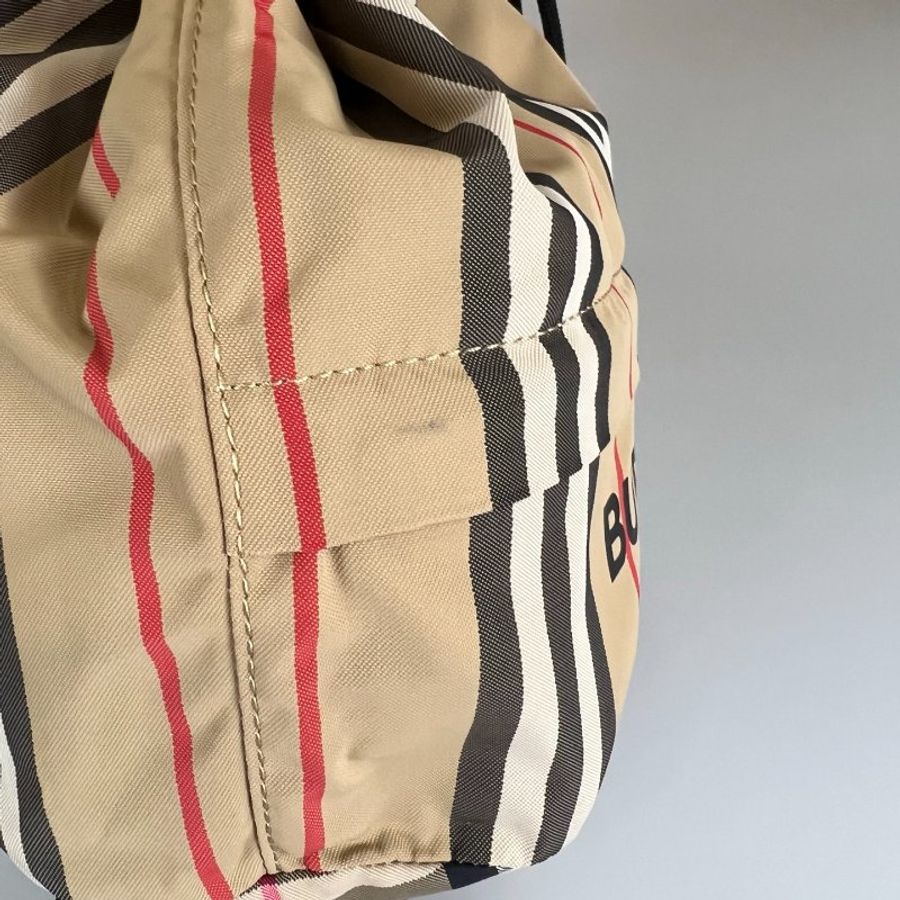 BURBERRY 尼龍格紋水桶袋包-7