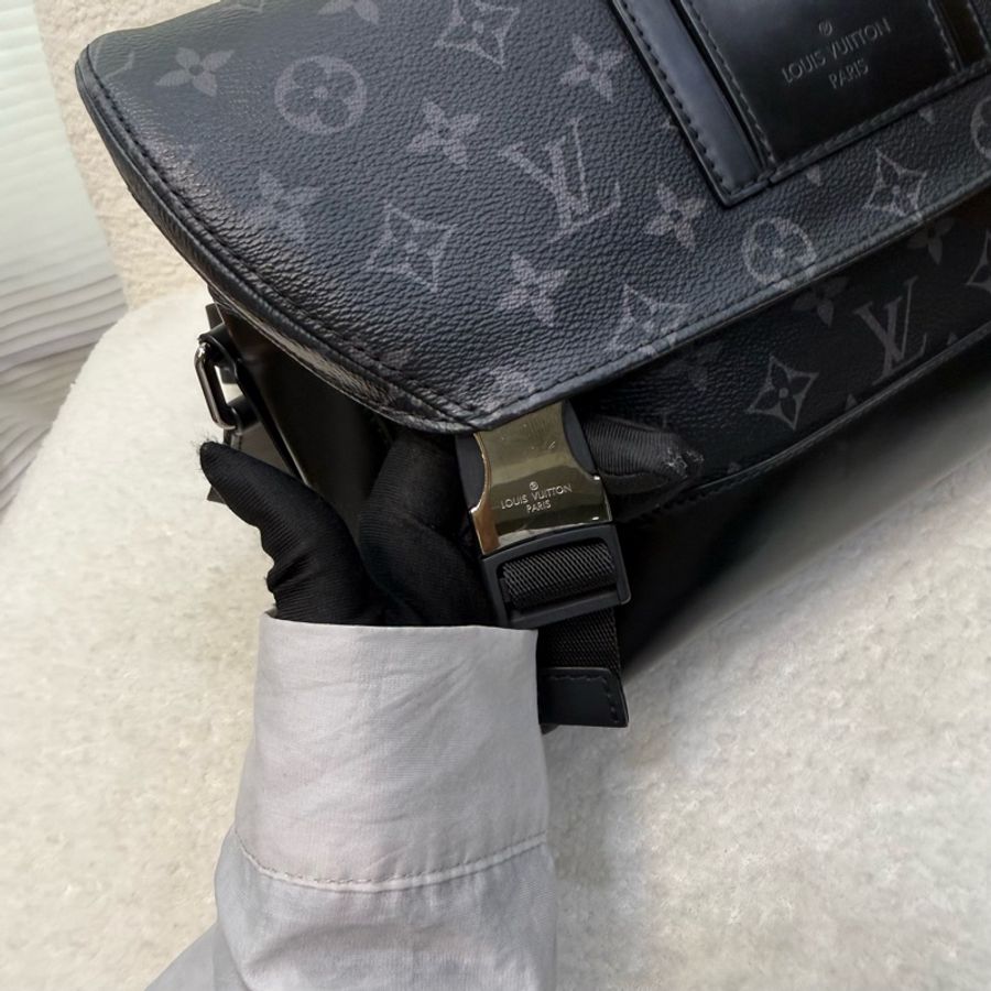 Lv Messenger 黑武士PM郵差包-16
