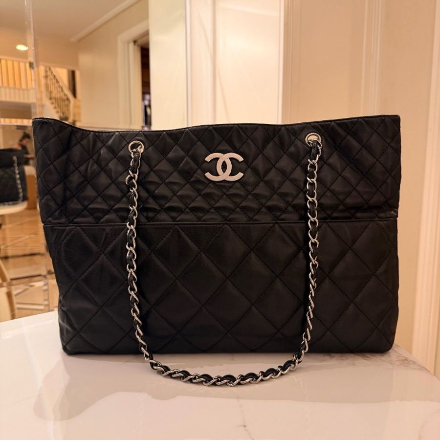 Chanel香奈兒中古黑銀菱格鏈條托特包媽咪包-1