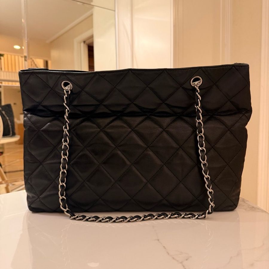 Chanel香奈兒中古黑銀菱格鏈條托特包媽咪包-2