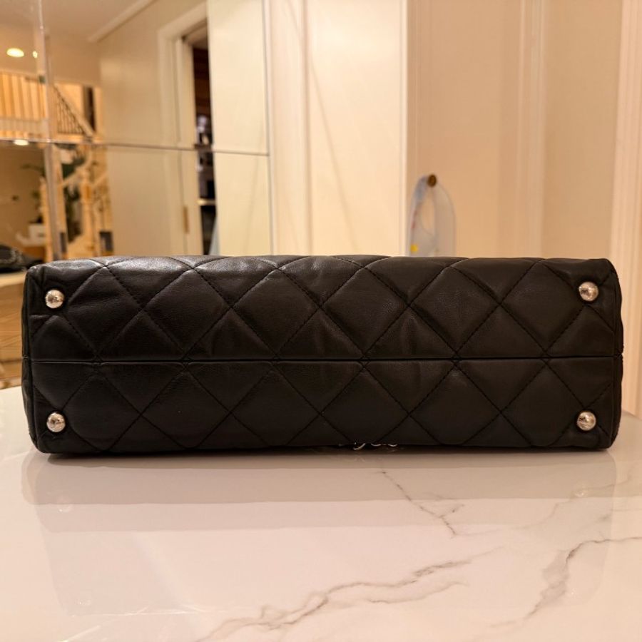 Chanel香奈兒中古黑銀菱格鏈條托特包媽咪包-5