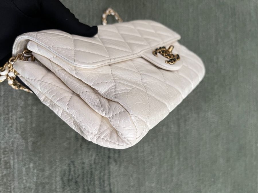 Chanel • 22c白金褶皺羊皮Cf 20 大Mini 芯片款✨-13