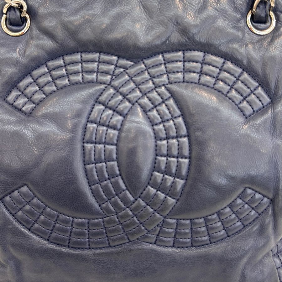 95新❤️Chanel/香奈兒深藍色牛皮外縫線logo皮穿鏈單肩托特包-4