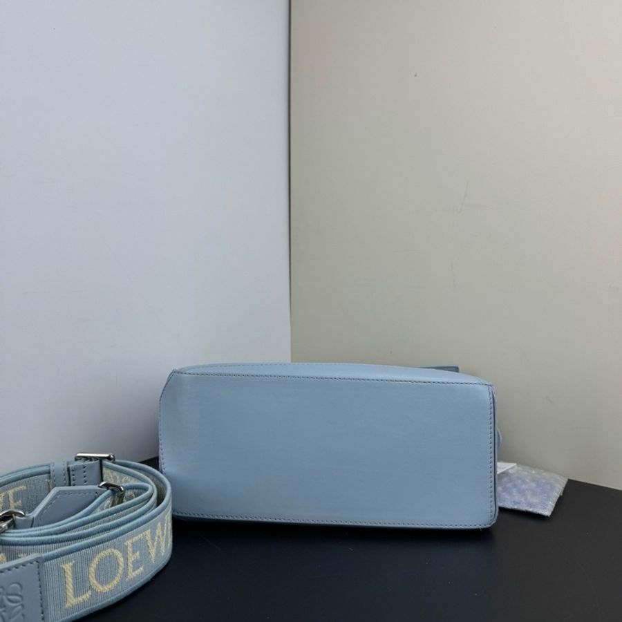 99❤️LOEWE羅意威 Puzzle 霧霾藍可拆卸可調節肩帶拉鍊開合幾何線條 緞面牛皮革 手提單肩斜挎包-3