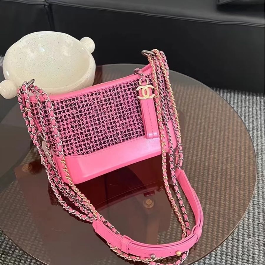 Chanel • Gabrielle 芭比粉千鳥格流浪包小號 🈶保卡-1