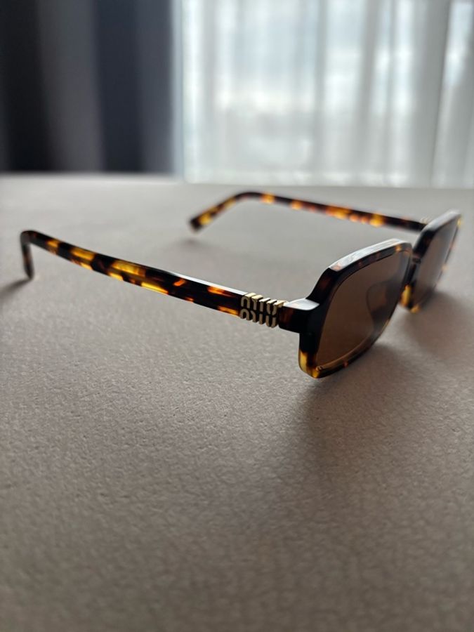 Miu Miu 長方形太陽眼鏡墨鏡 SMU 11ZF-3