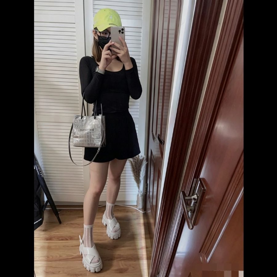 98新❤️Balenciaga巴黎世家銀色鱷魚壓紋托特包,手提單肩斜揹三用,細節精緻、容量實用,日常百搭-0