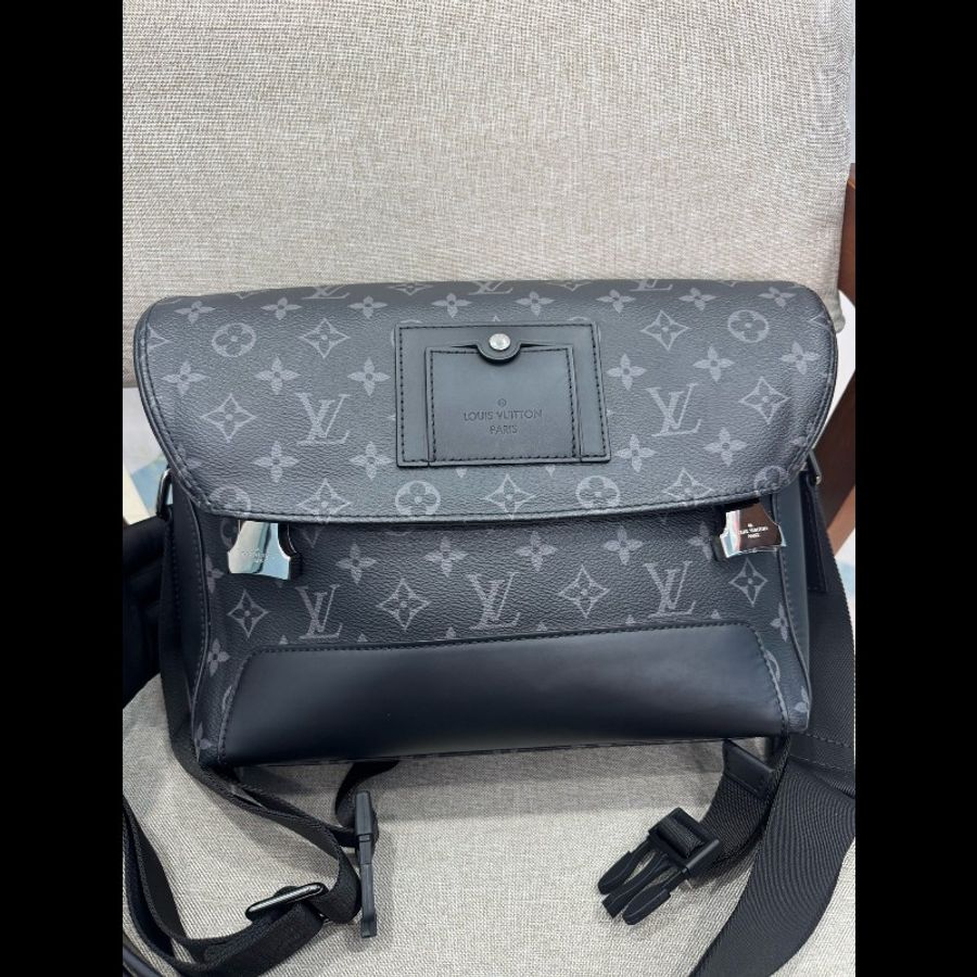 路易威登/Louis Vuitton VOYAGER 小號郵差包-0