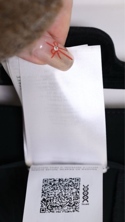 Red Valentino黑色侧边纽扣短裤-14