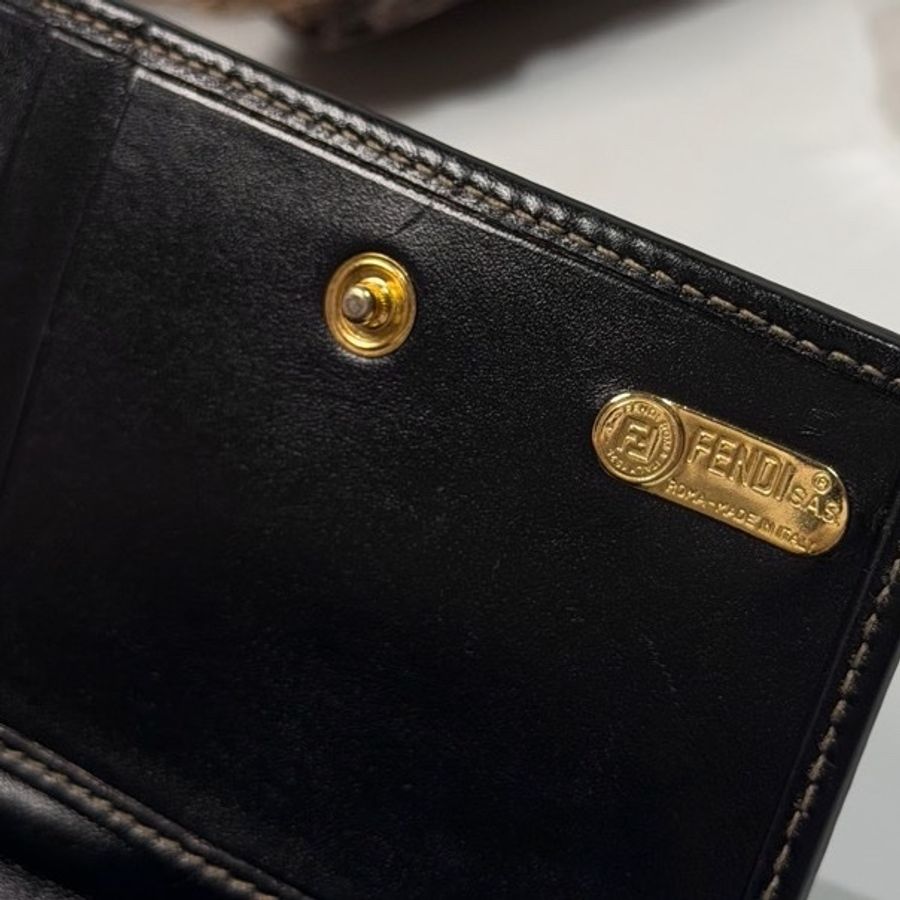 Fendi vintage 日本二手 中古復古古董經典老花 黑色皮革 三折皮夾 零錢包中夾短夾-17