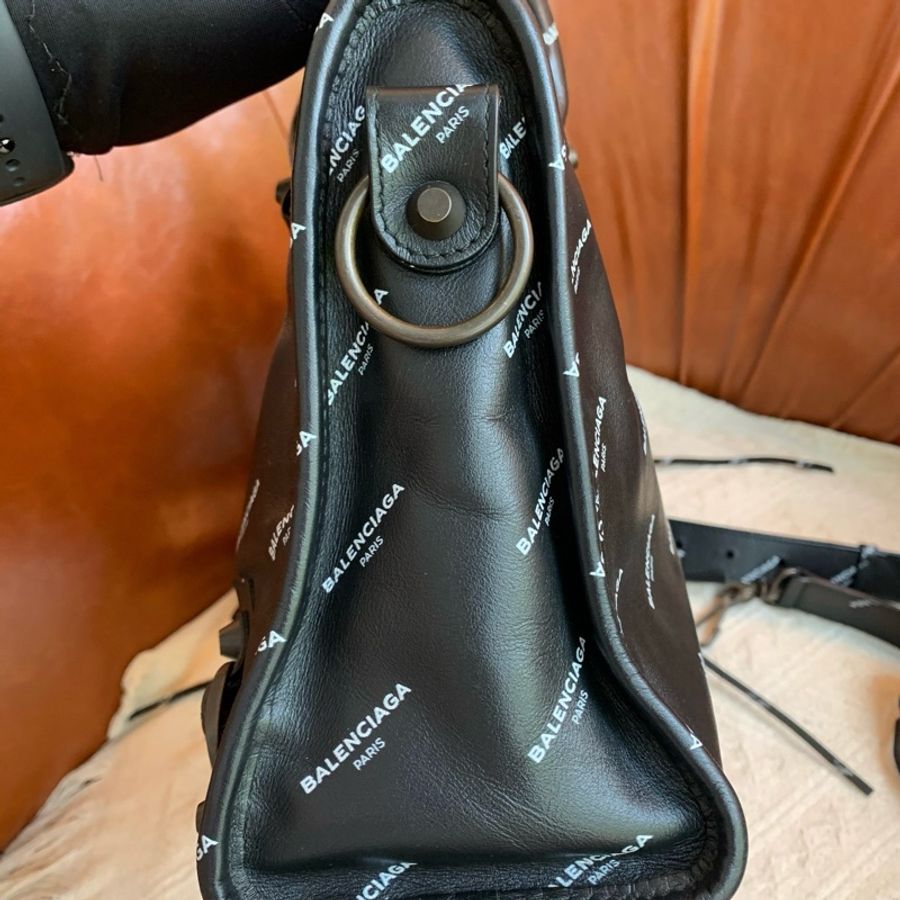 Balenciaga 巴黎世家 黑色字母logo滿印限定機車包手提包肩背包斜挎包-2