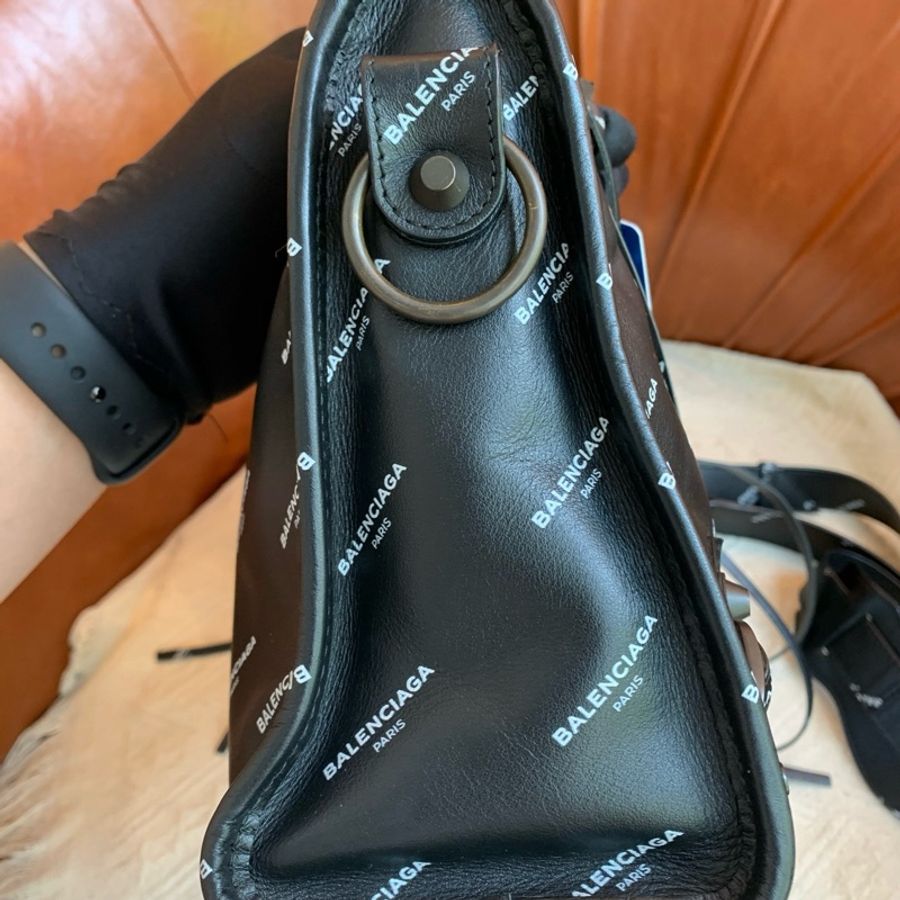 Balenciaga 巴黎世家 黑色字母logo滿印限定機車包手提包肩背包斜挎包-3