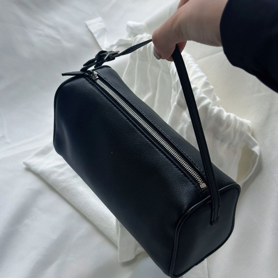 The row 90s bag 小羊皮黑色 therow筆筒-1