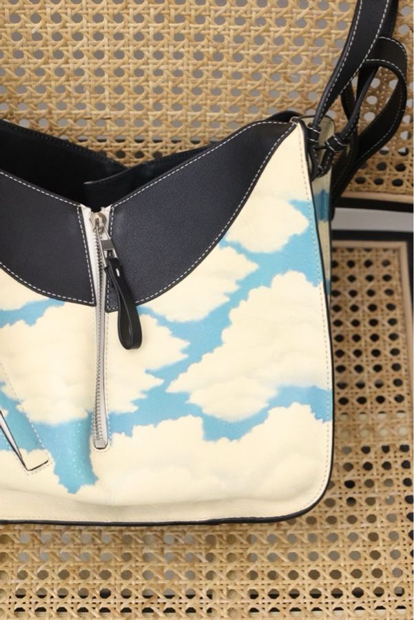 Loewe蓝白云朵图案单肩包-34