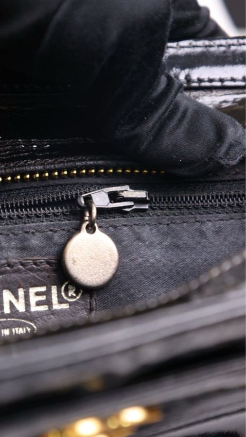 Chanel 5开黑金漆皮书包扣皮穿链单肩包-37