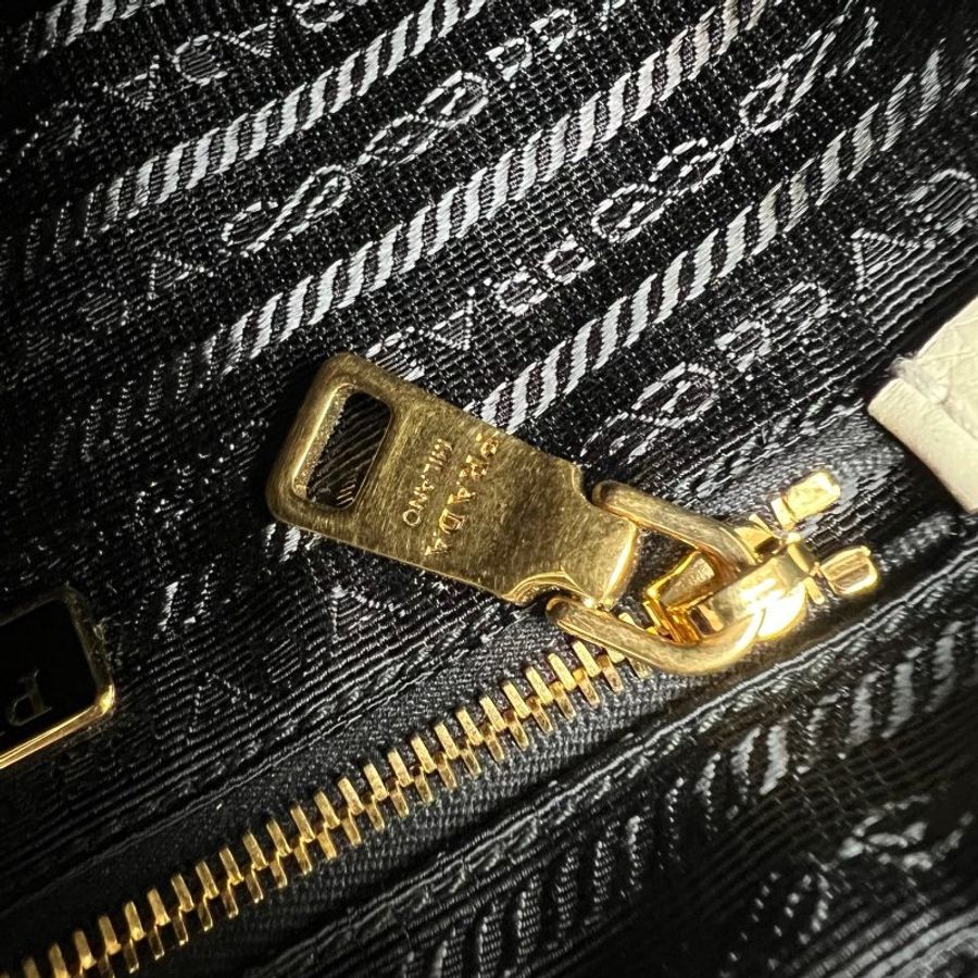 PRADA 1BH103 白相機包-7