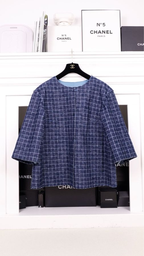 Chanel 13年春夏系列羊皮蓝色珍珠扣圆领四口袋皮衣外套-5