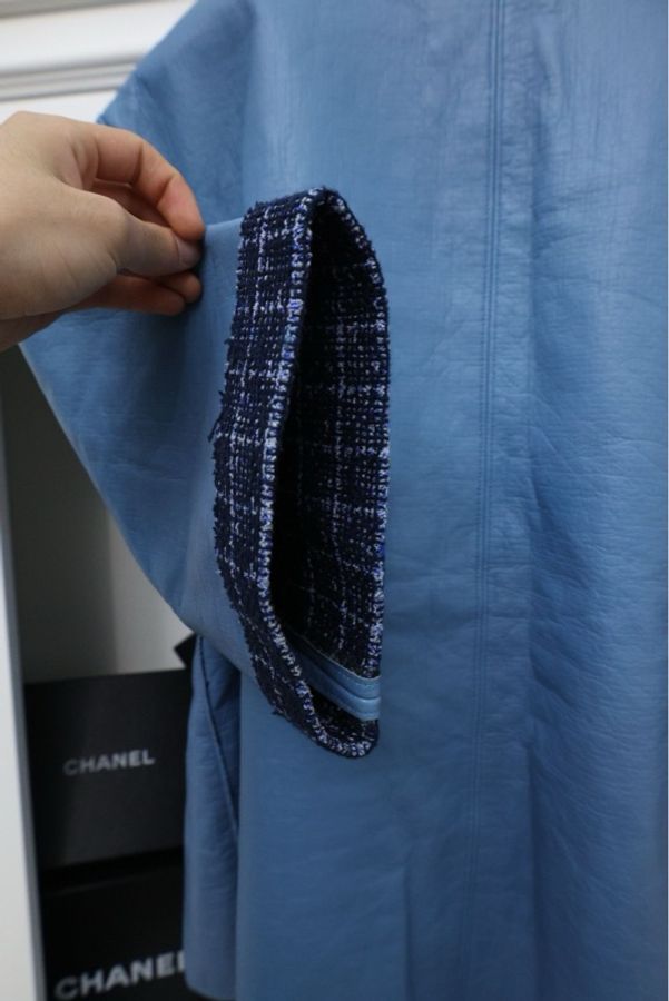 Chanel 13年春夏系列羊皮蓝色珍珠扣圆领四口袋皮衣外套-17