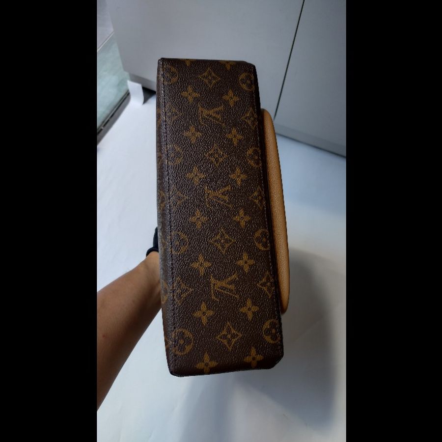 LV 老花拼餅乾色皮金鎖頭釦大方提包-8