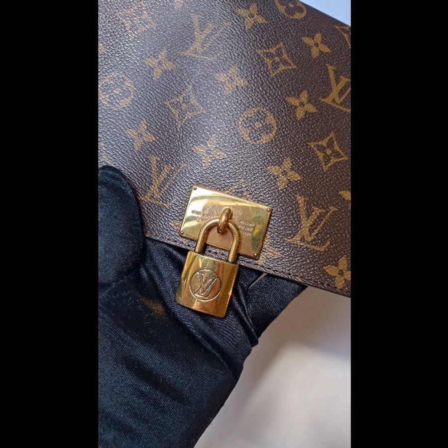 LV 老花拼餅乾色皮金鎖頭釦大方提包-25