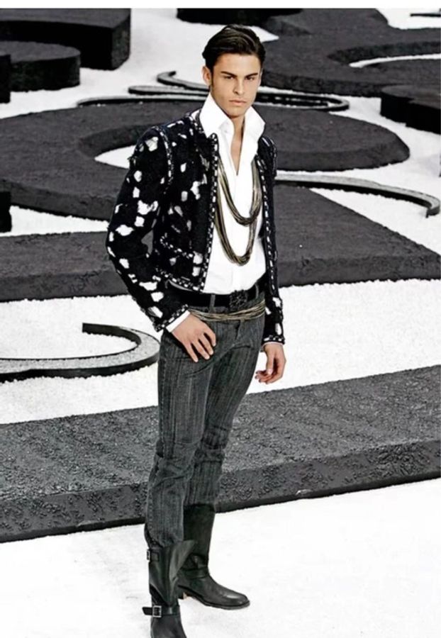 Chanel 11年春夏系列秀款深蓝色洞洞蕾丝网纱滚边外套FR34 23/11-5