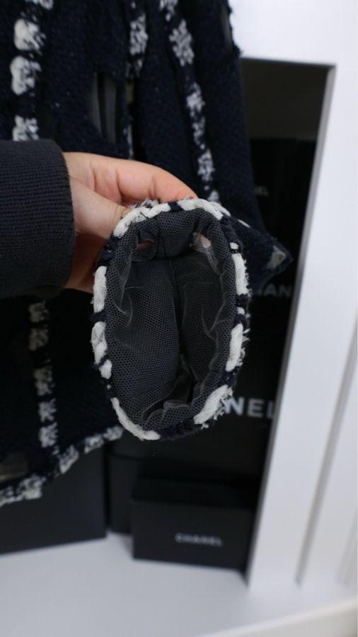 Chanel 11年春夏系列秀款深蓝色洞洞蕾丝网纱滚边外套FR34 23/11-16