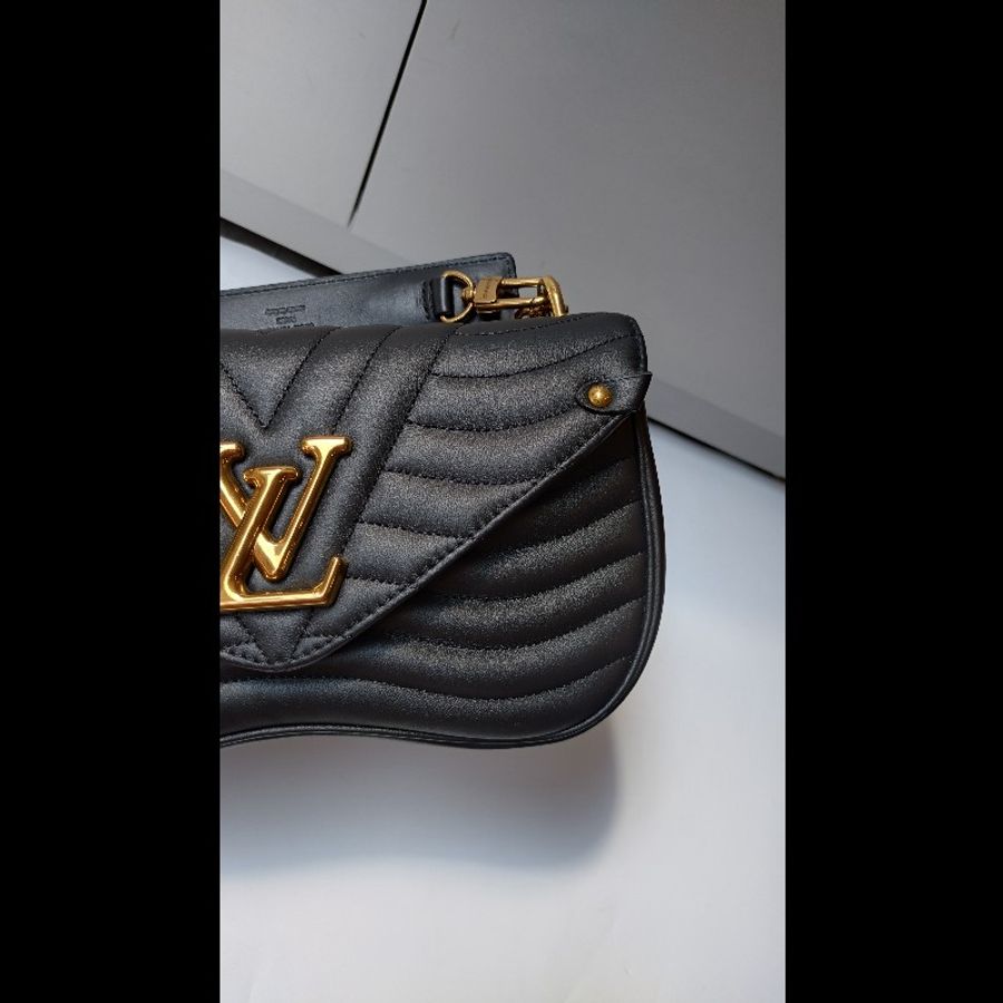 LV 彩色字母提把金鍊黑皮口蓋包-6