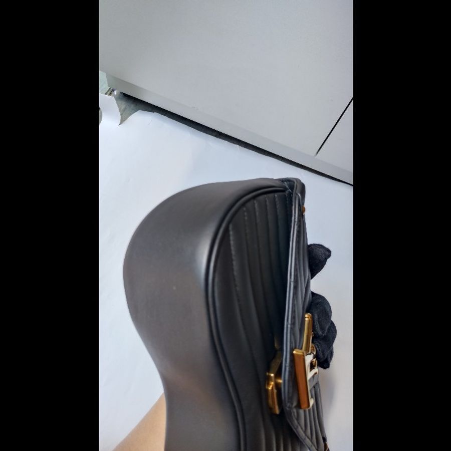 LV 彩色字母提把金鍊黑皮口蓋包-12