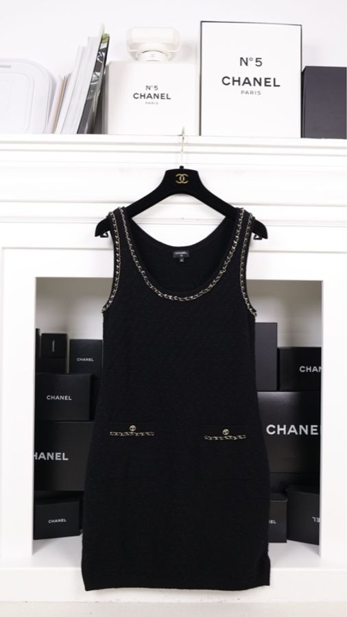 Chanel 23B黑金皮穿链滚边两口袋针织背心连衣裙-0