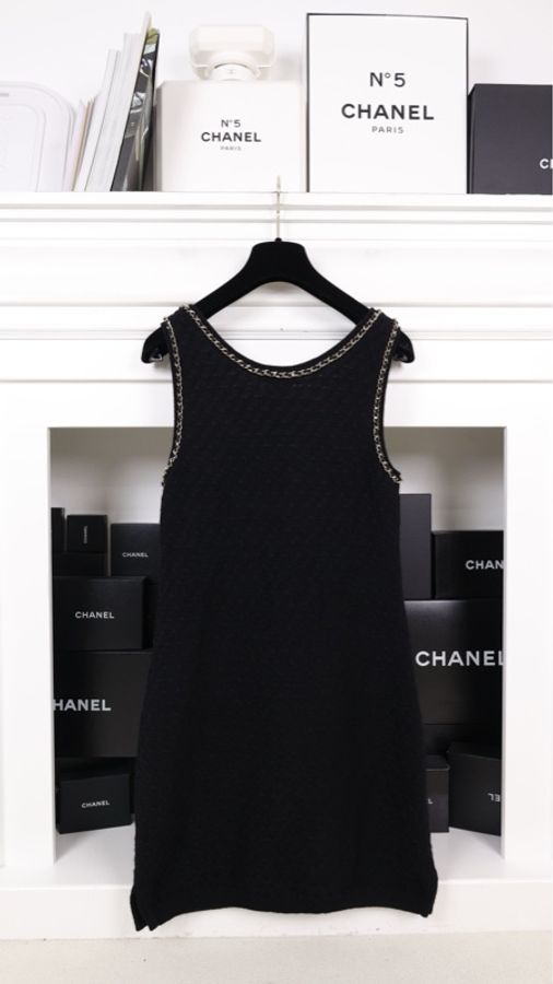 Chanel 23B黑金皮穿链滚边两口袋针织背心连衣裙-1