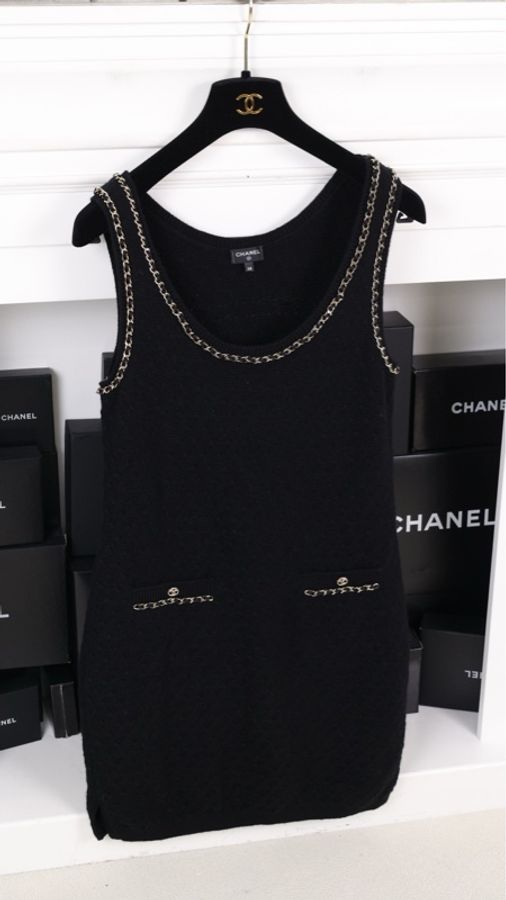 Chanel 23B黑金皮穿链滚边两口袋针织背心连衣裙-2