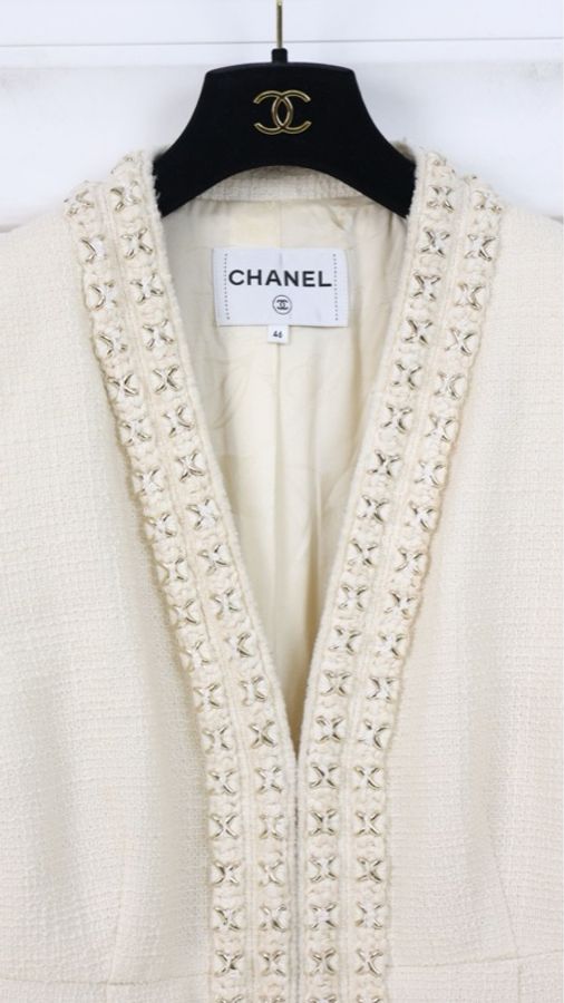 Chanel 17年大都会系列秀款Jennie同款白金滚边狮头扣两口袋外套-10