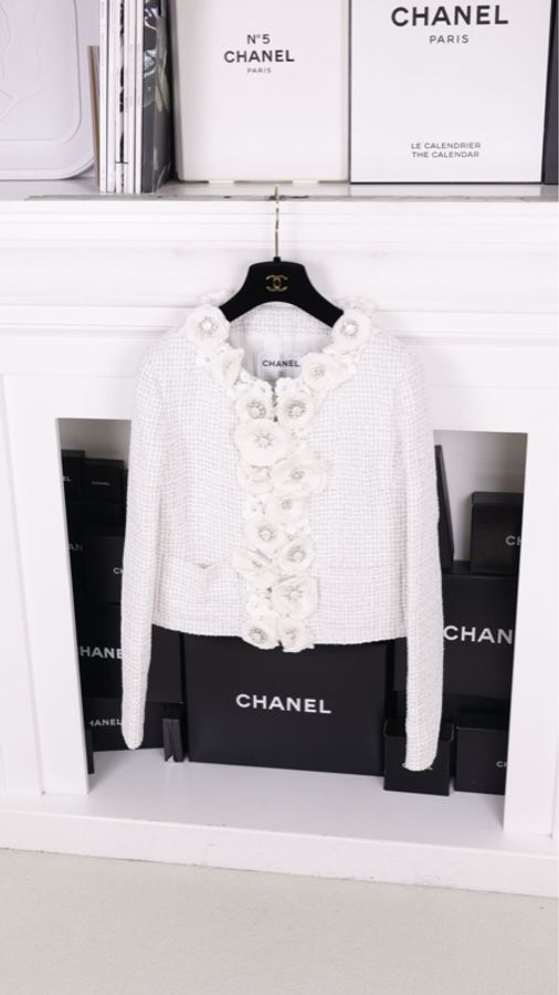 Chanel 25C海洋世界系列秀款重工白色立体山茶花莱茵石两口袋外套-3