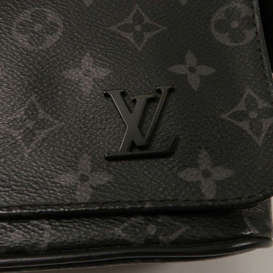 LOUIS VUITTON Monogram Eclipse District PM肩背袋-7