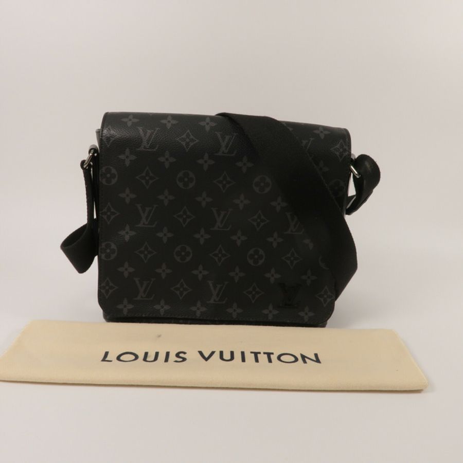 LOUIS VUITTON Monogram Eclipse District PM肩背袋-9