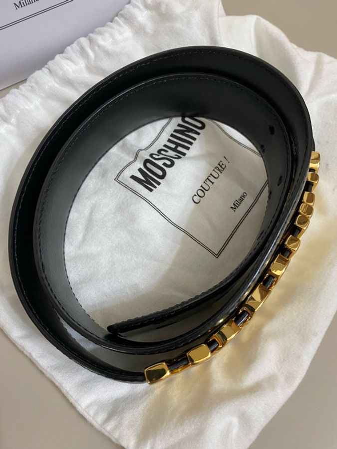 MOSCHINO 個性Logo黑金皮帶-9